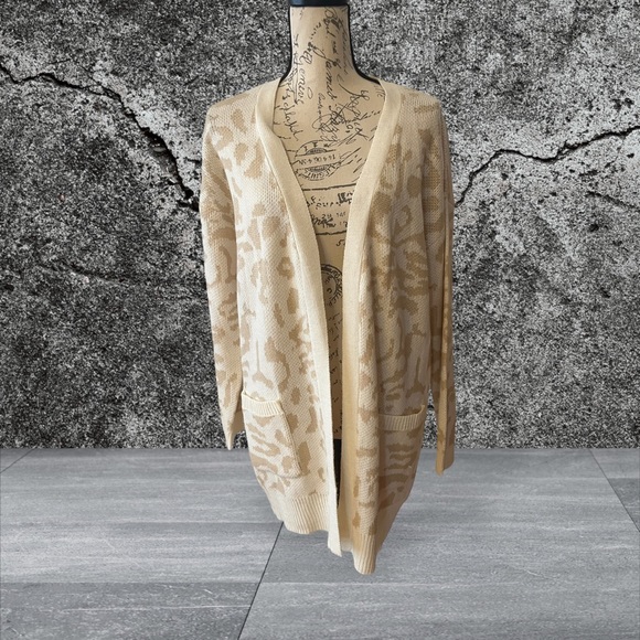 Pink Lily Cardigan - Picture 4 of 8